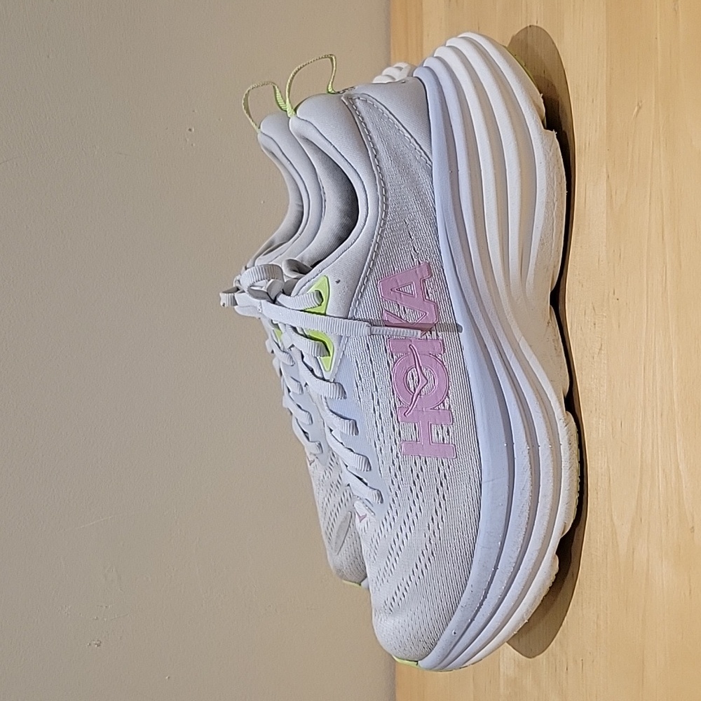 Hoka One One Bondi 8 White / Pink Sneakers